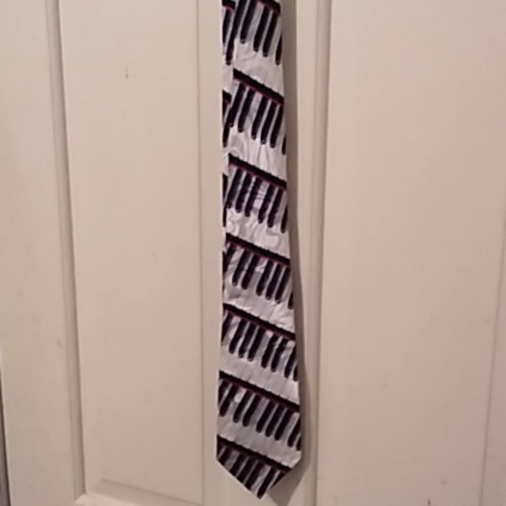 Piano print neck tie